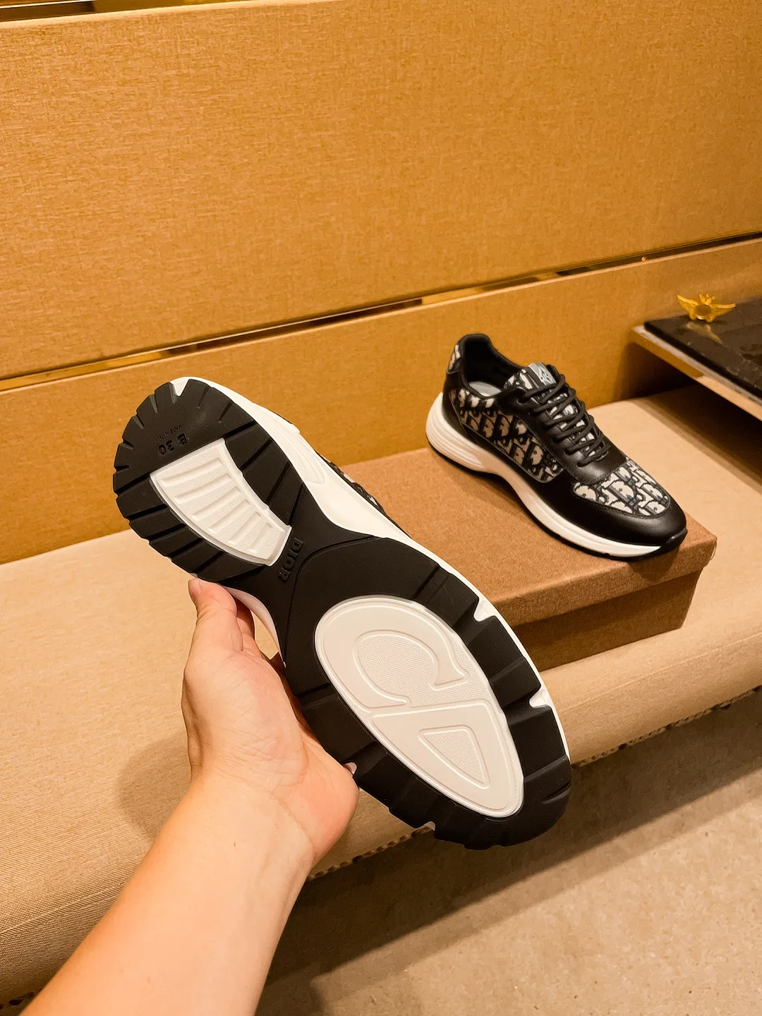 Men's shoes 💰 440💰🔥[Dior] Men's high-end brand of shoes official website 1:1 latest masterpiece: the upper is made of first-layer cowhide imported from Italy, with a comfortable and breathable lining➕original non-slip and wear-resistant outsole🔥, making walking more convenient and comfortable! An exclusive new model, a stunning work, a beautiful 1:1 replica [color] compared to the official quality! Create a fashionable personality to set off your uniqueness! A must-have for trendy men! Classic 🔥Size: 38-44 Color: 🔥Multiple colors available
